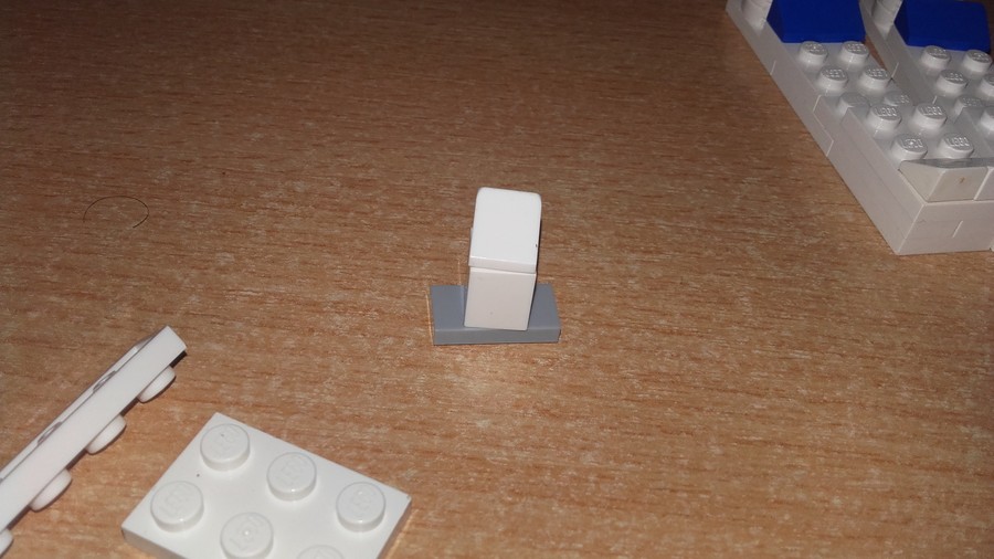Lego R2-D2 :)