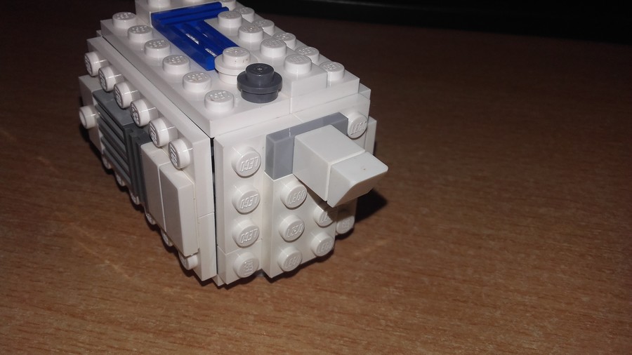 Lego R2-D2 :)