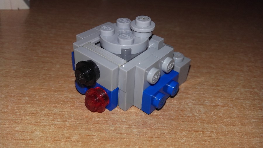 Lego R2-D2 :)