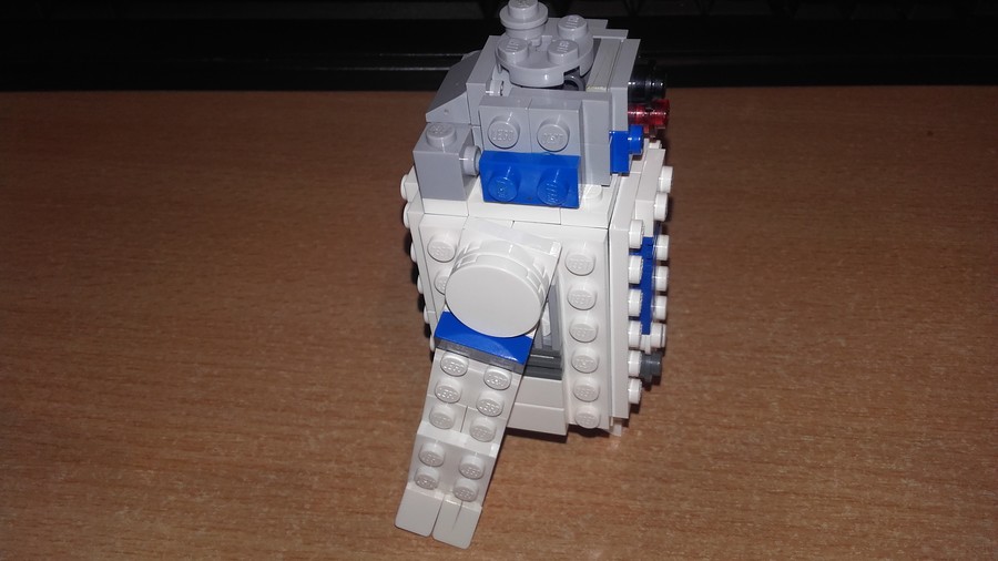Lego R2-D2 :)