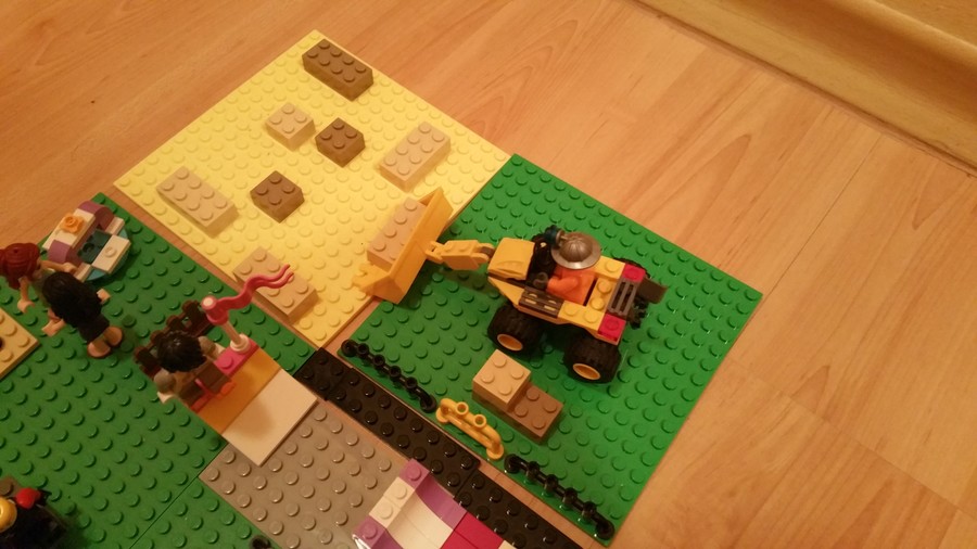 LEGO figurák vidám reggelei