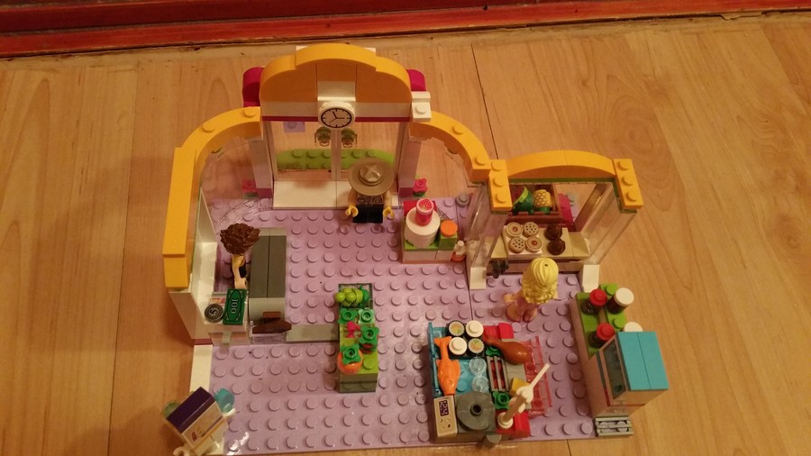 LEGO figurák vidám reggelei