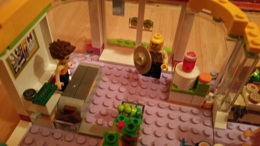 LEGO figurák vidám reggelei
