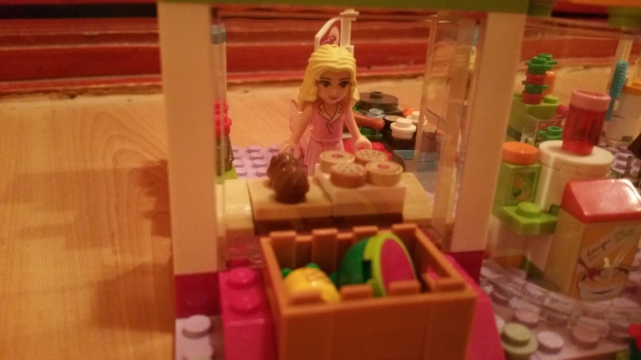 LEGO figurák vidám reggelei