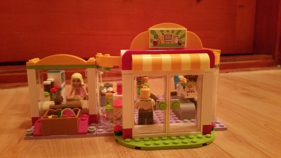 LEGO figurák vidám reggelei