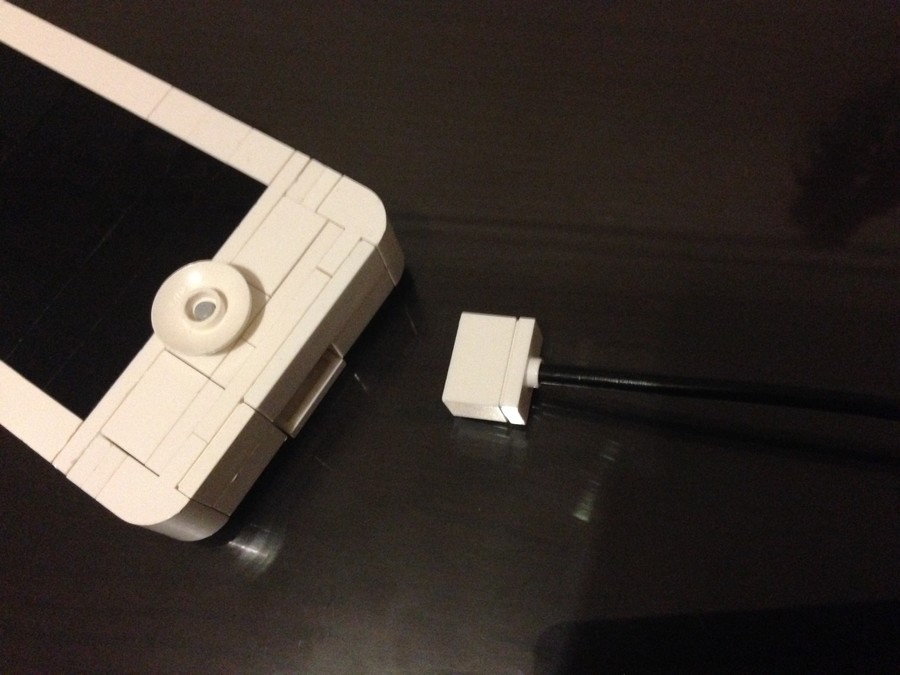 iPhone 4 töltővel és konnektorral