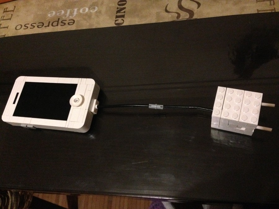 iPhone 4 töltővel és konnektorral