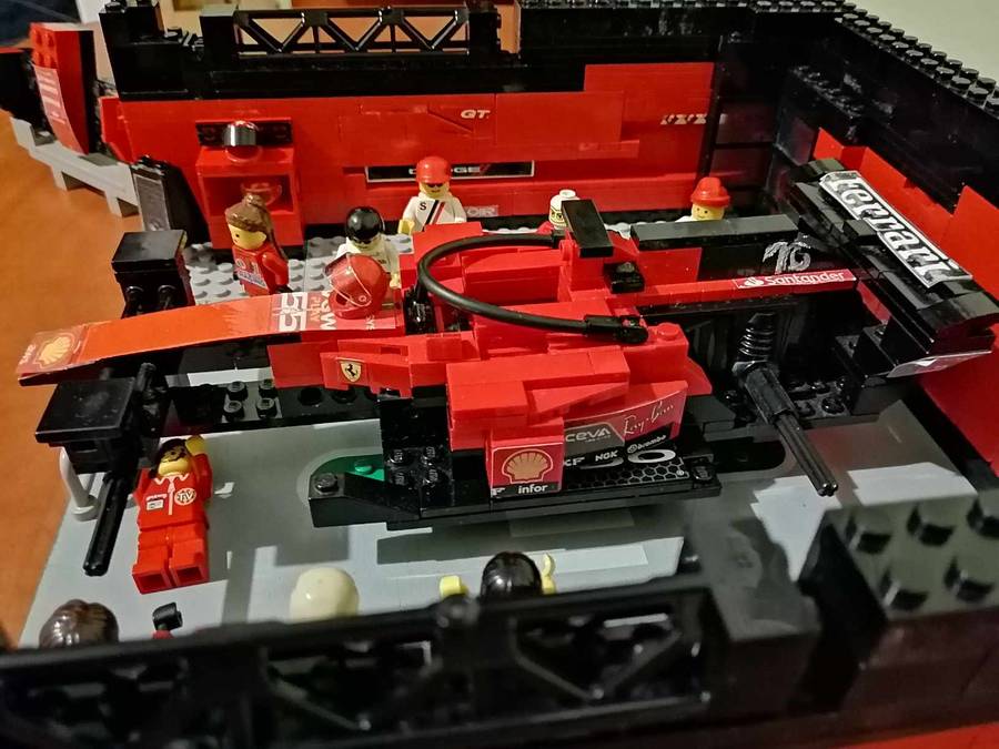 F1 Ferrari BOX 