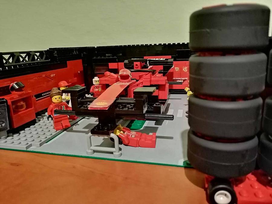 F1 Ferrari BOX 