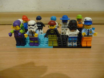 Összevissza lego emberek