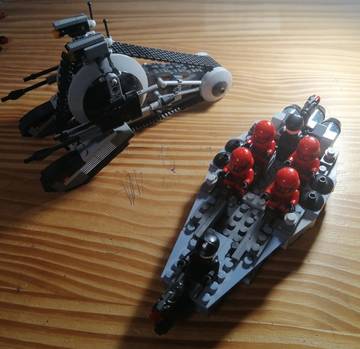 Végső rendi csapatszállító és NR-N99 tankdroid 