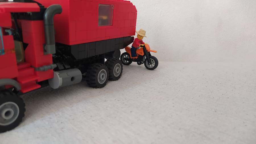 Katonai autóból lett lakókocsi