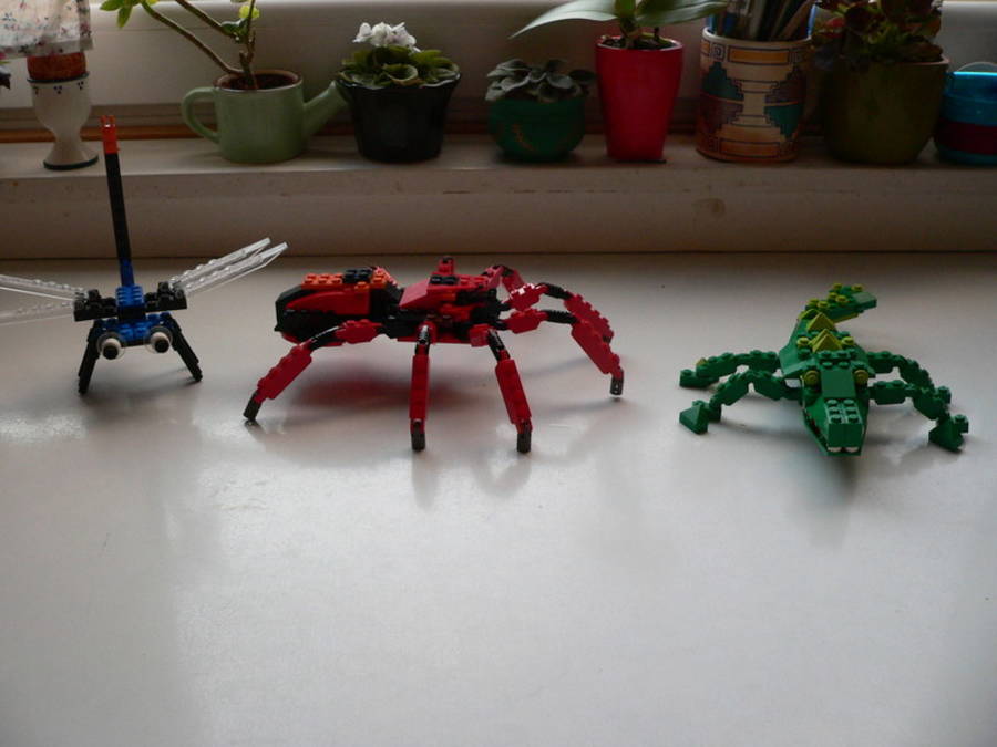 Designer Set 4101: óriás pók szitakötővel és krokodillal kiegészítve