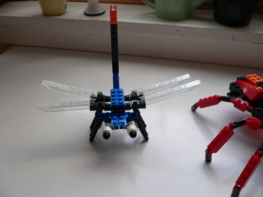 Designer Set 4101: óriás pók szitakötővel és krokodillal kiegészítve
