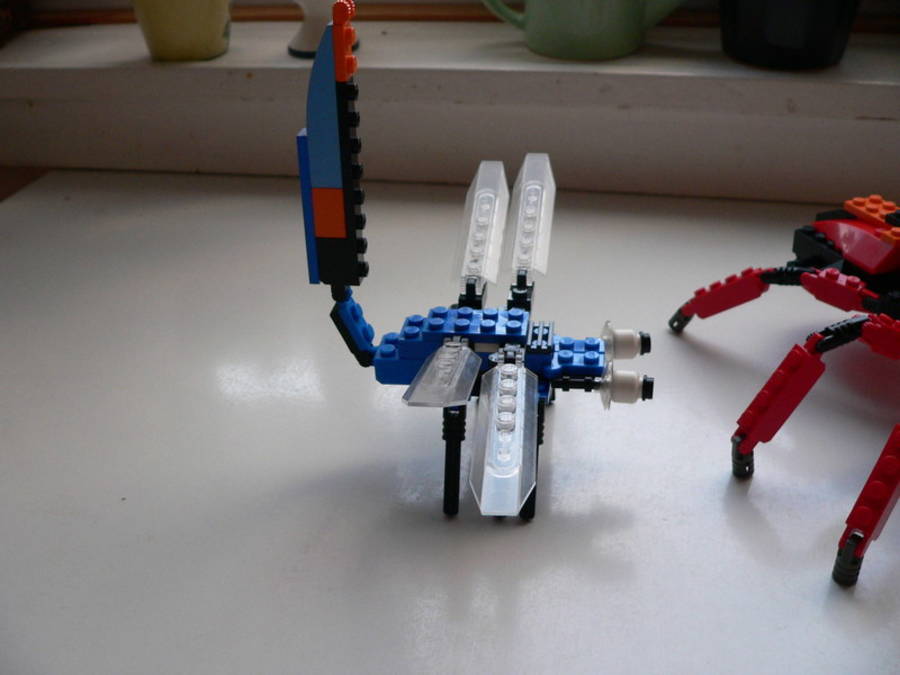 Designer Set 4101: óriás pók szitakötővel és krokodillal kiegészítve