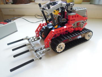 Technic 8229 továbbfejlesztett villás targonca
