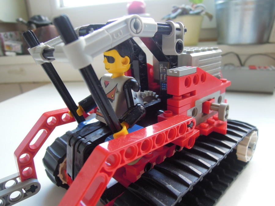 Technic 8229 továbbfejlesztett villás targonca