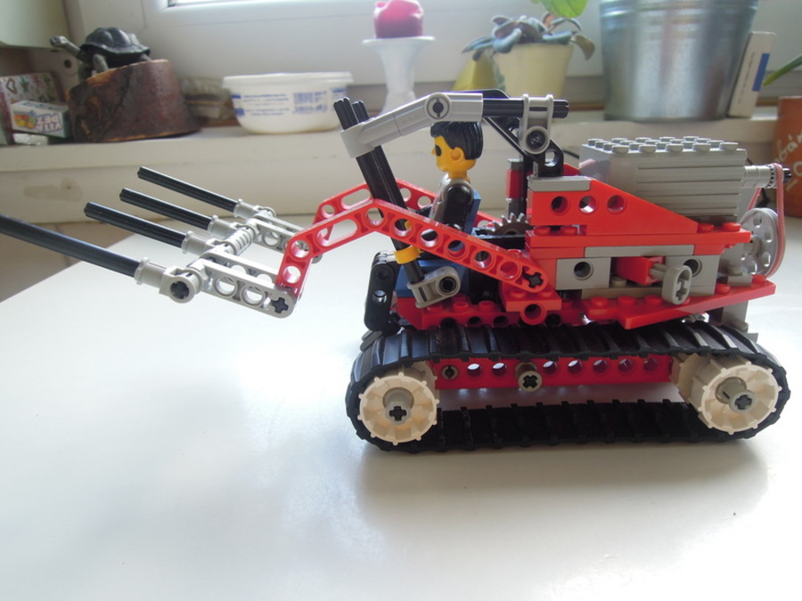 Technic 8229 továbbfejlesztett villás targonca