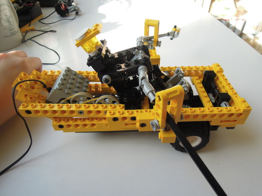 Technic 8062: evezős csónakos figura + dupla motor