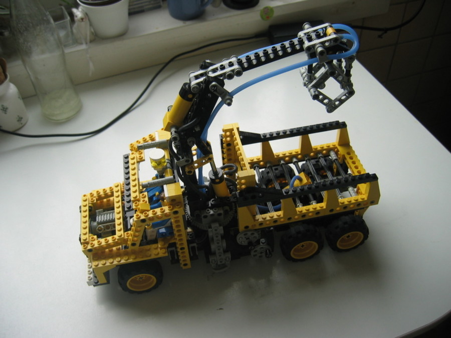 Technic 8460 B modell MOD, pneumatikus rönkrakodó teherautó