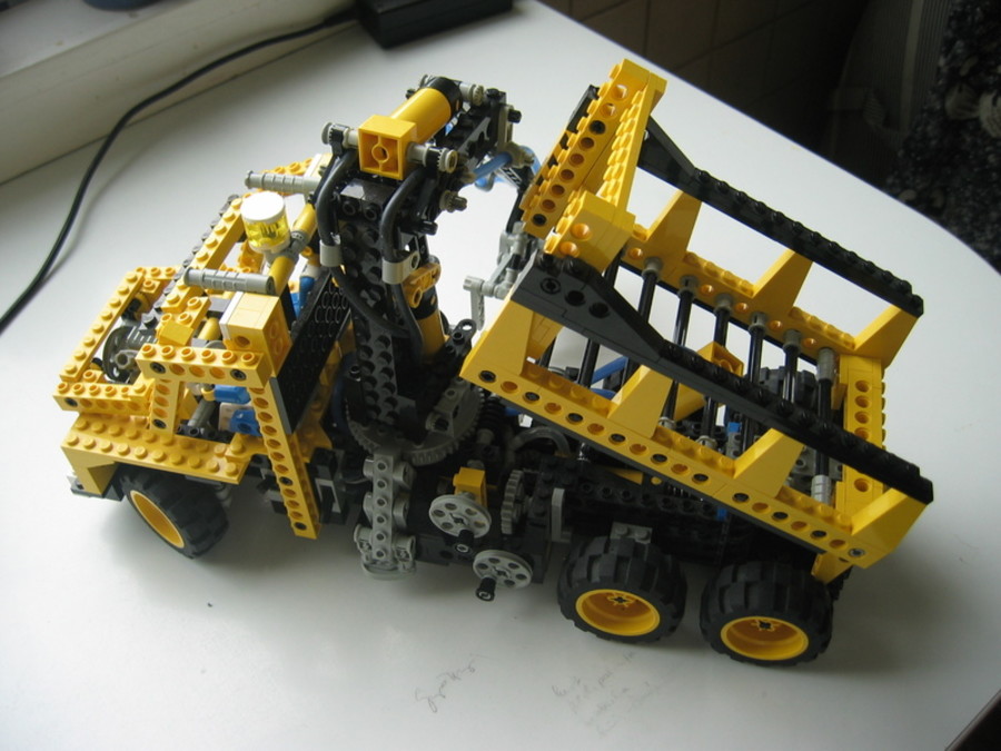 Technic 8460 B modell MOD, pneumatikus rönkrakodó teherautó