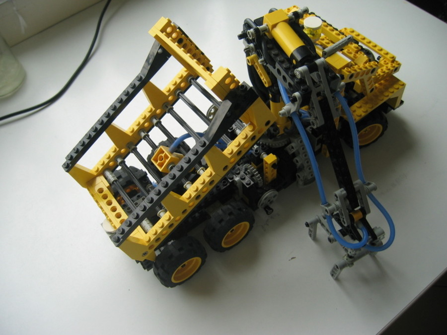 Technic 8460 B modell MOD, pneumatikus rönkrakodó teherautó
