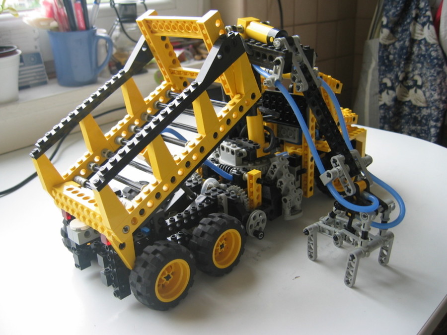 Technic 8460 B modell MOD, pneumatikus rönkrakodó teherautó