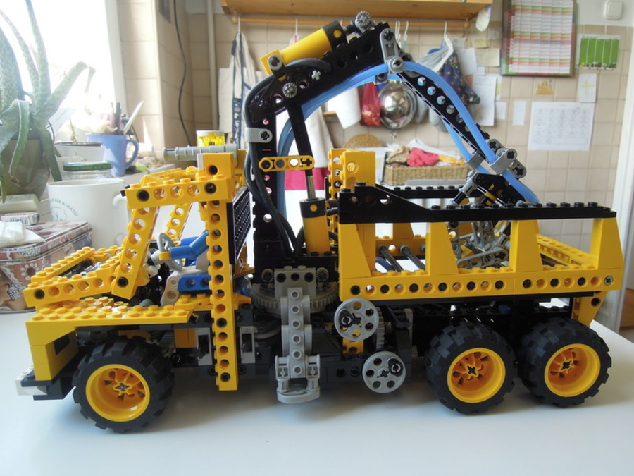 Technic 8460 B modell MOD, pneumatikus rönkrakodó teherautó