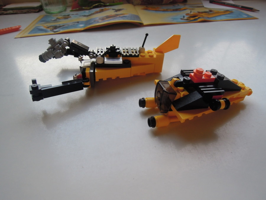Designer Set 4505: két komoly kutató búvárhajó