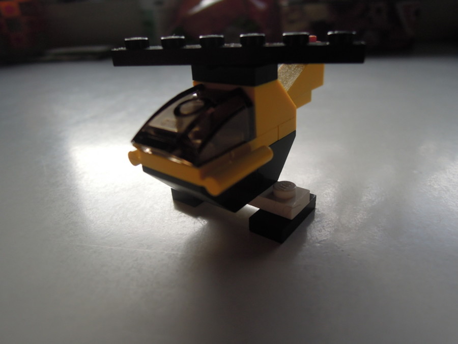 Designer Set 4505: kutatóhajó merülő kabinnal és helikopterrel