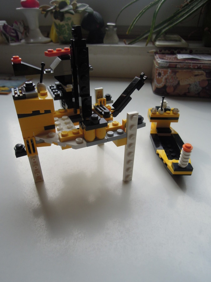 Designer Set 4505: olajfúró torony tankerrel és helikopterrel