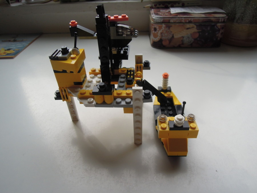 Designer Set 4505: olajfúró torony tankerrel és helikopterrel
