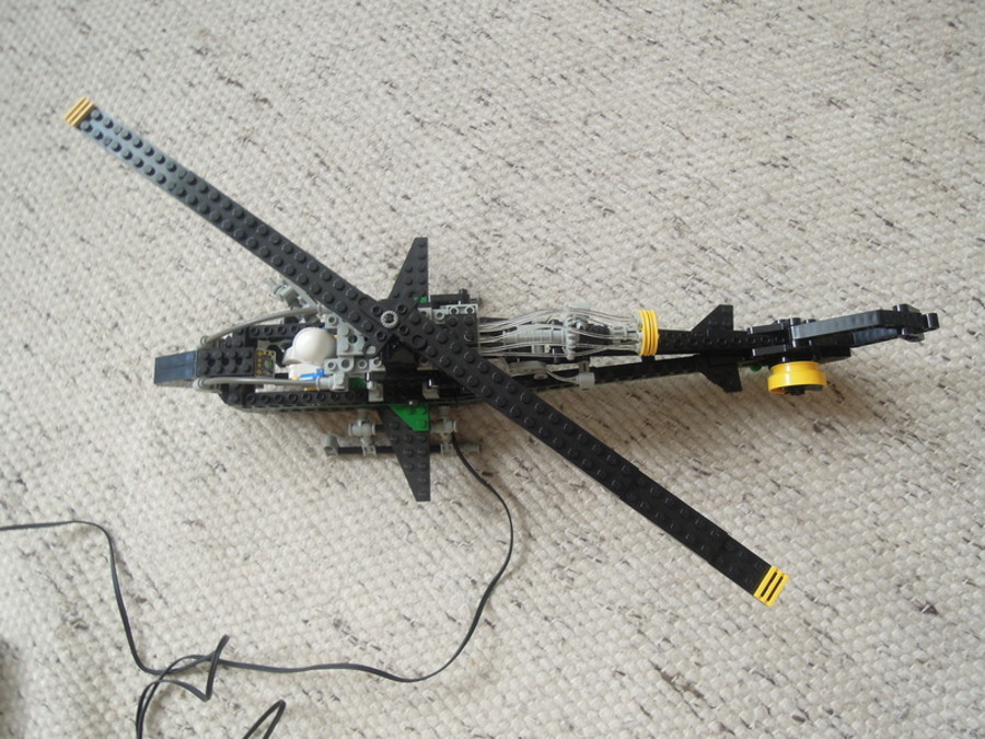 Technic 8456: helikopter (fiber optic, motorizált)