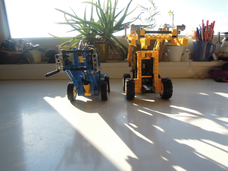 Technic 8074 v 8042: targonca