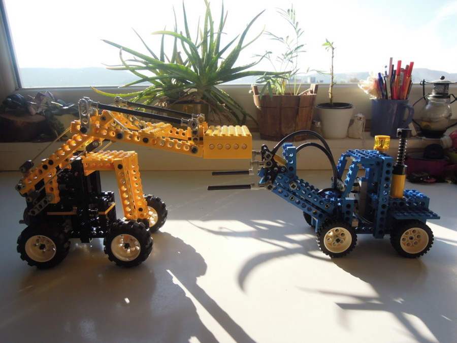 Technic 8074 v 8042: targonca