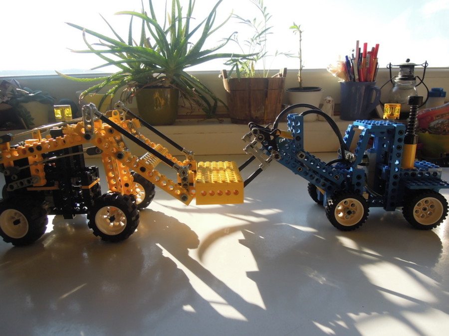 Technic 8074 v 8042: targonca
