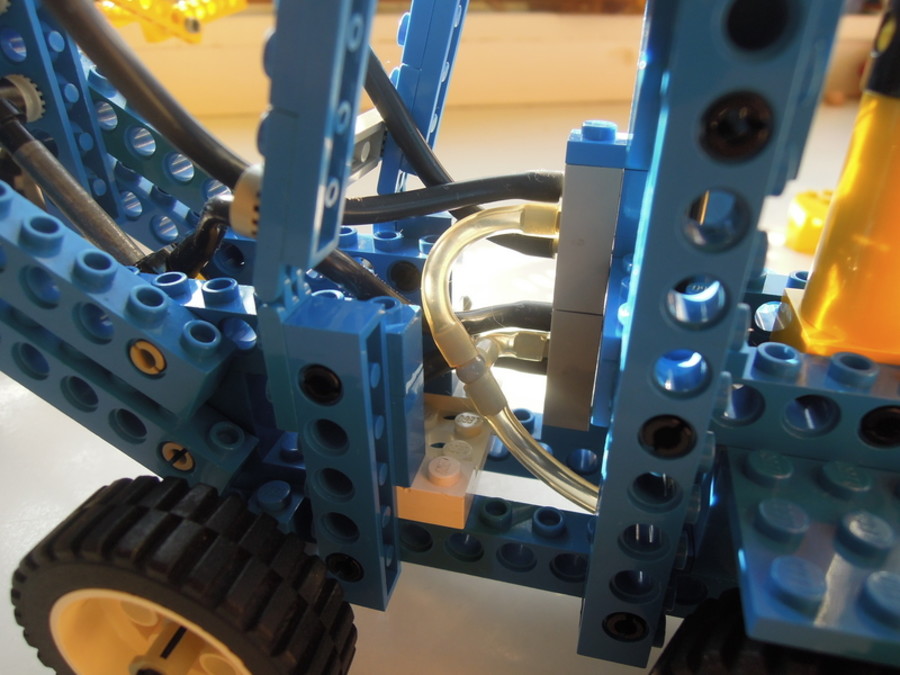 Technic 8074 v 8042: targonca