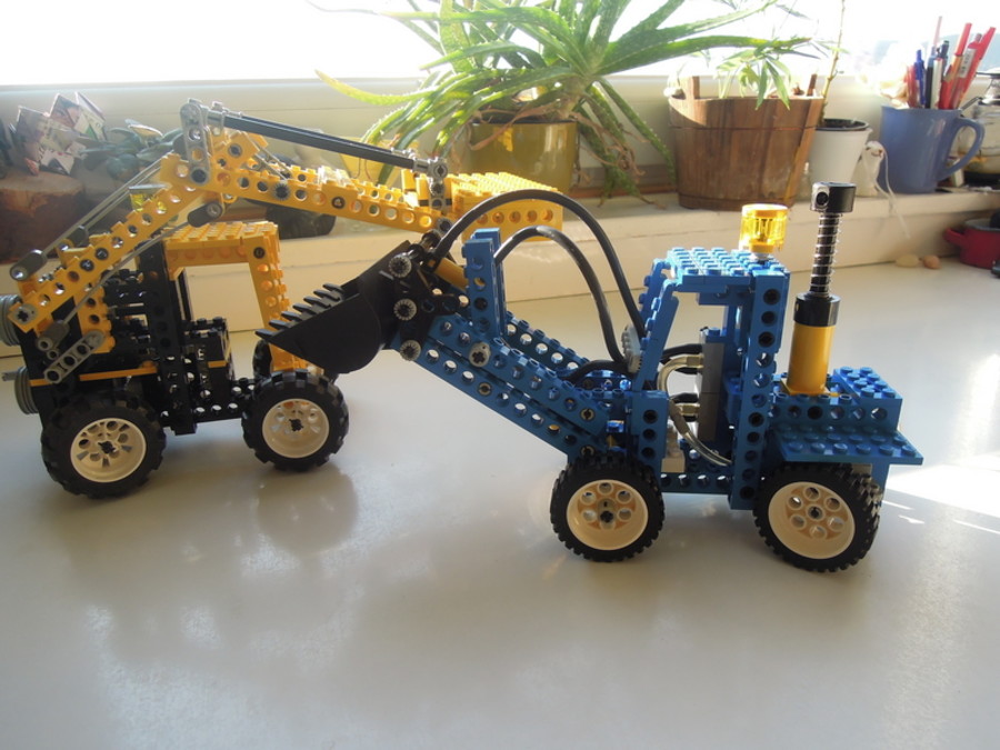 Technic 8074 v 8042: targonca