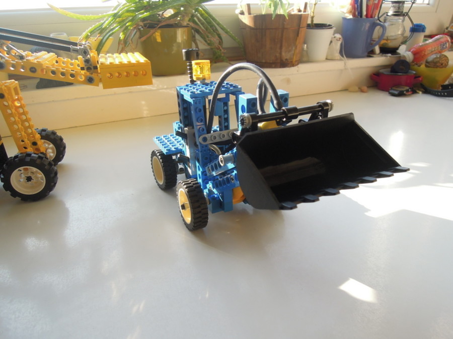 Technic 8074 v 8042: targonca