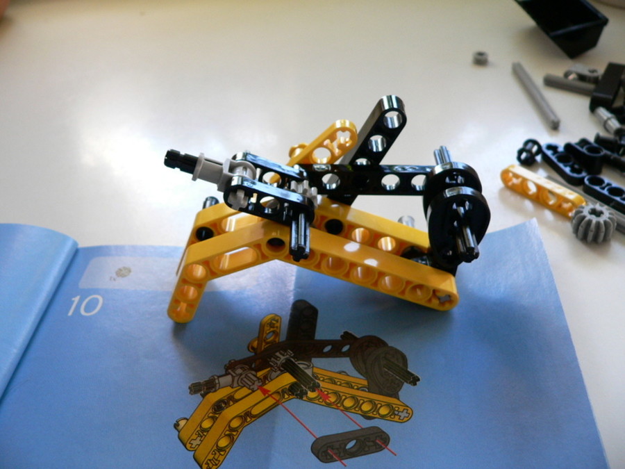 Technic 8418: B Mini Loader