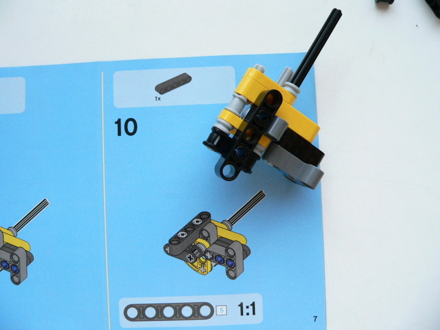 Technic 8045: oldalkocsis motor