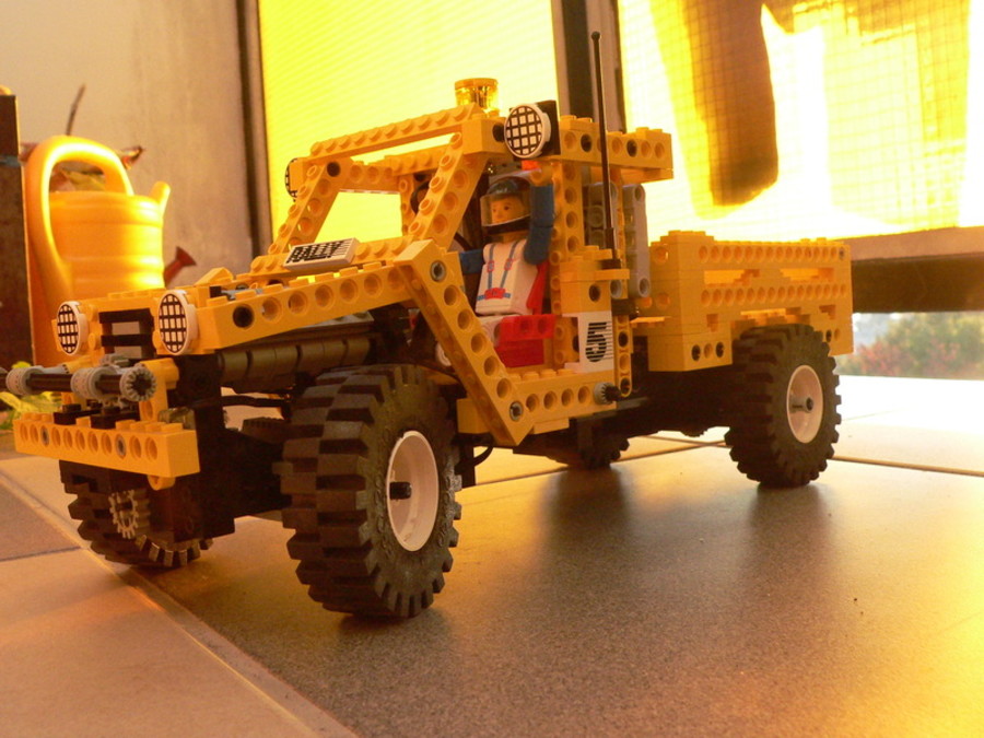 Technic 8850: egyéni kialakítású kisteherautó