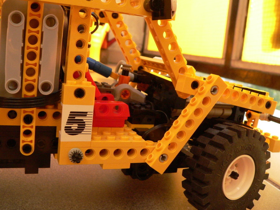 Technic 8850: egyéni kialakítású kisteherautó