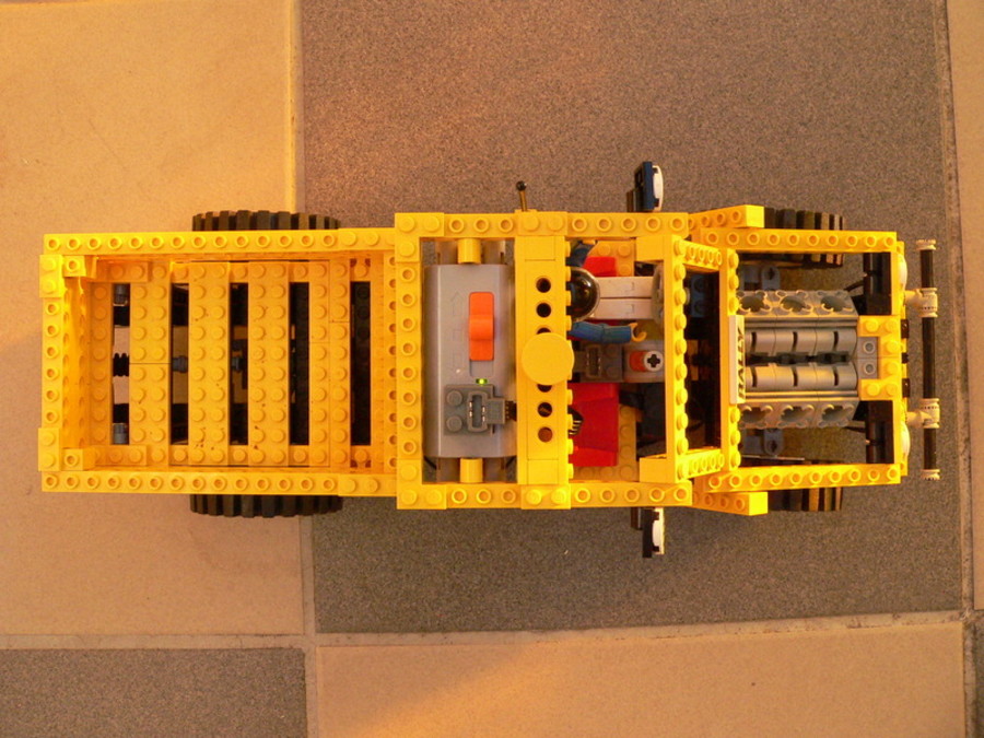 Technic 8850: egyéni kialakítású kisteherautó