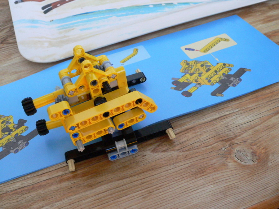 Technic 9391: Lánctalpas daru