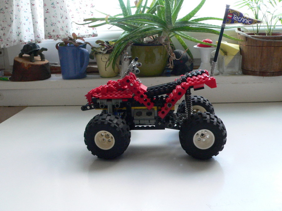 Technic 8858: Quad