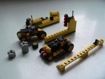Designer Set 4096: két szörny versenyautó