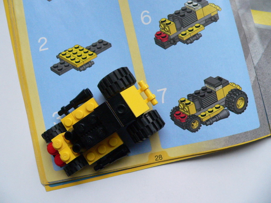 Designer Set 4096: két szörny versenyautó