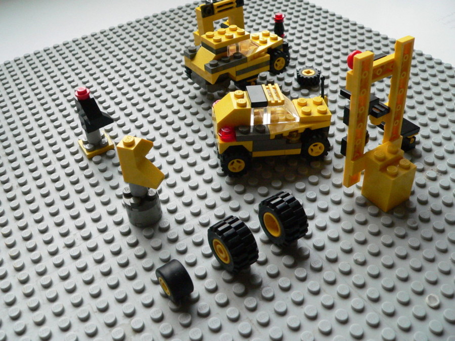 Designer Set 4096: autószerelő műhely