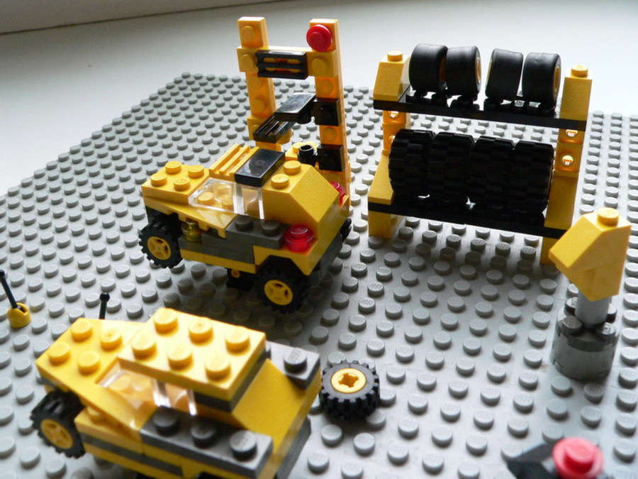 Designer Set 4096: autószerelő műhely